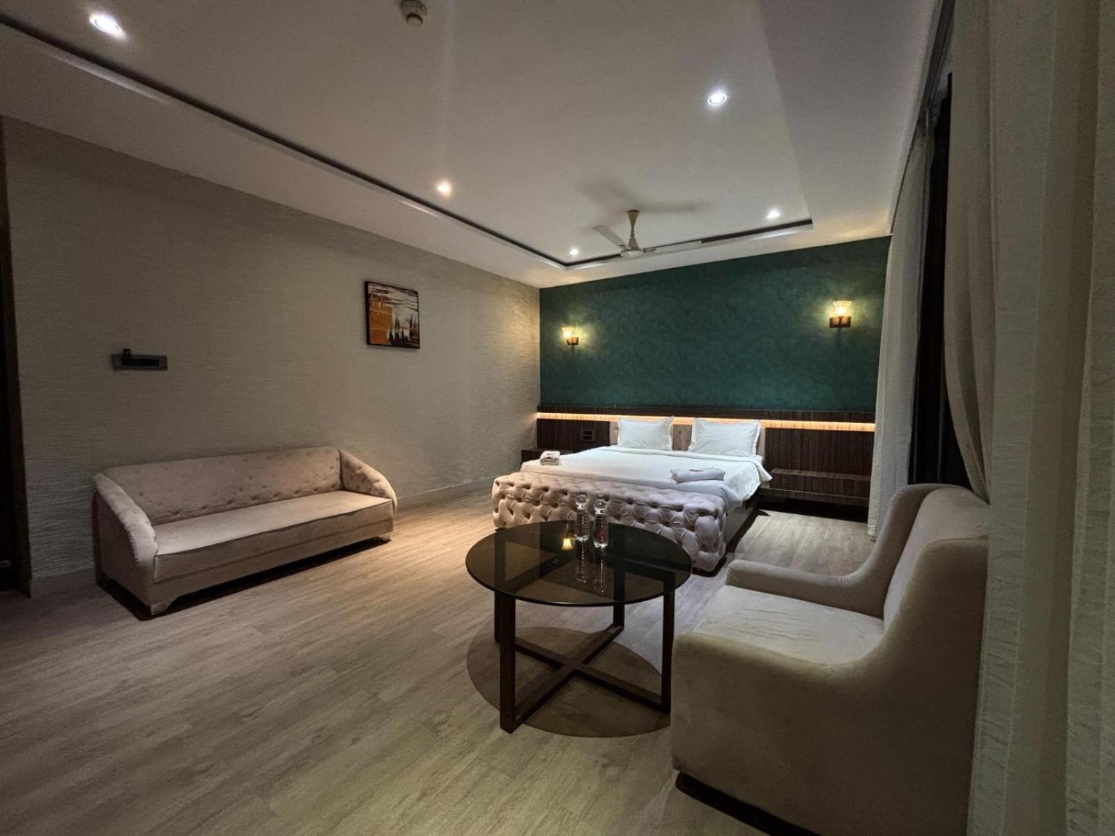 Hotel Elegant Inn Surat Eksteriør bilde