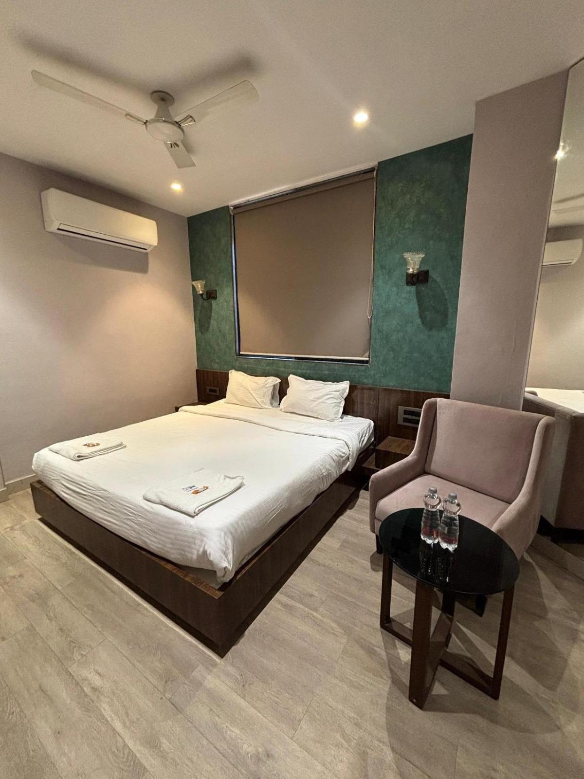Hotel Elegant Inn Surat Eksteriør bilde