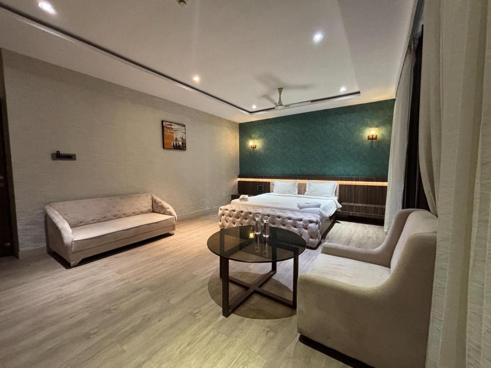 Hotel Elegant Inn Surat Eksteriør bilde